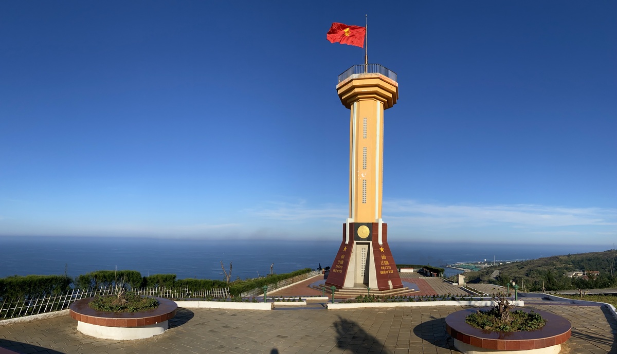Cột cờ Lý Sơn