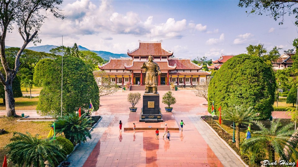 Điện Thờ Vua Quang Trung