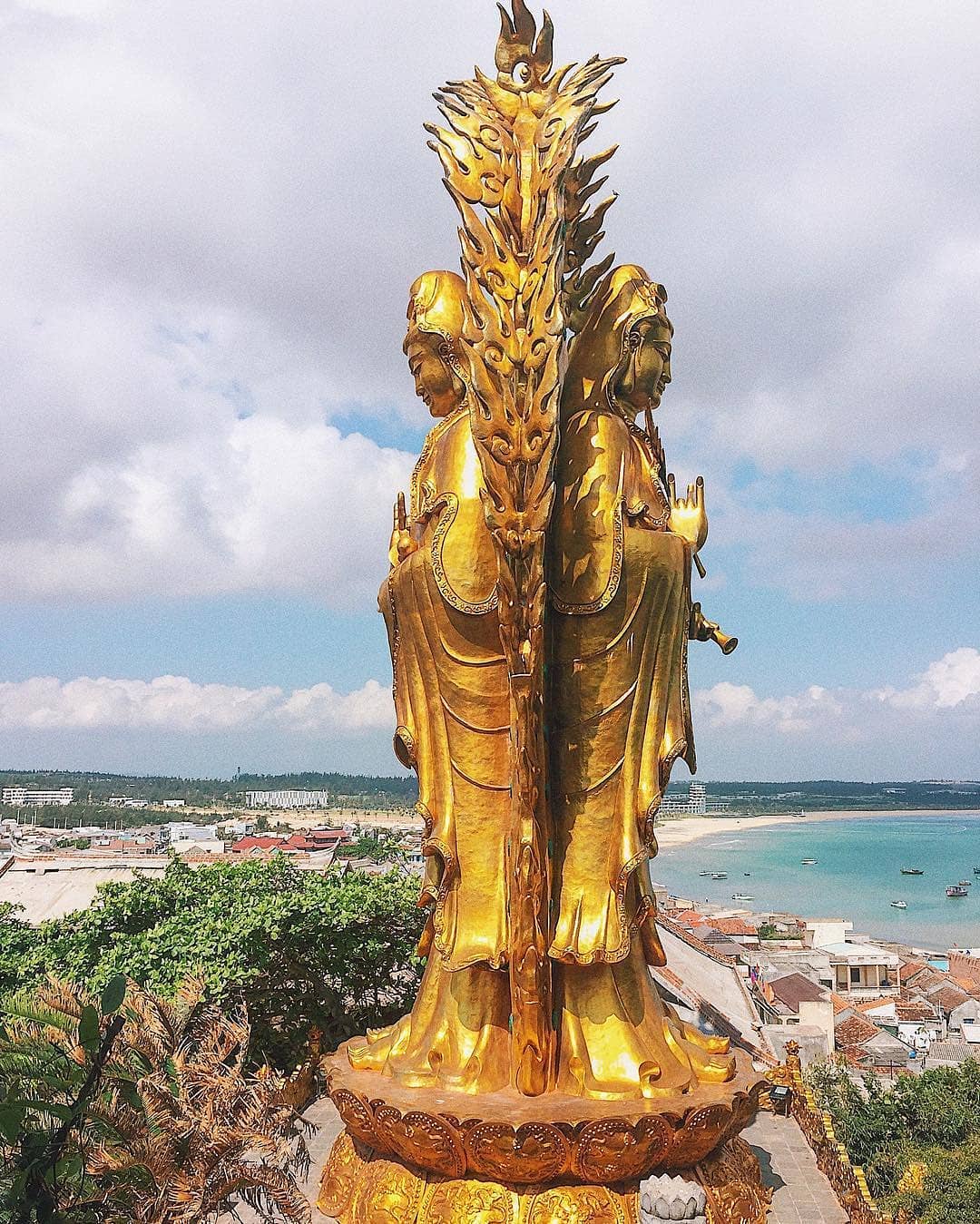 9 pho tượng dát vàng